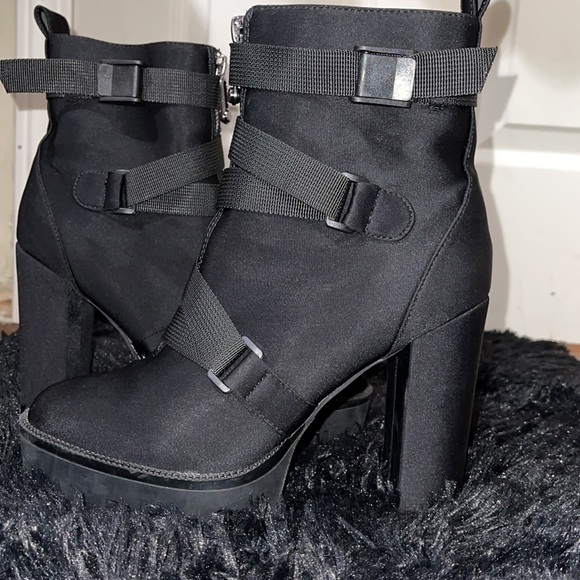 Boots - Picture 3 of 4